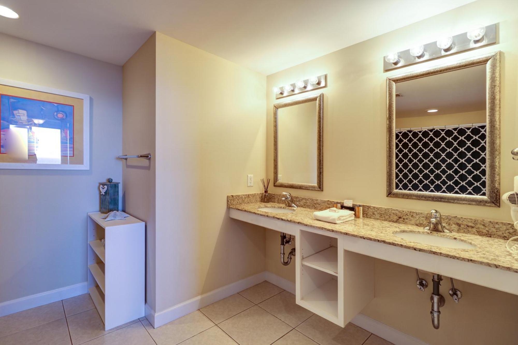 Gulf Front! 2 Bedroom 2 Ba! 11Th Floor Condo + Condo Amenities! Panama City Beach Exterior photo