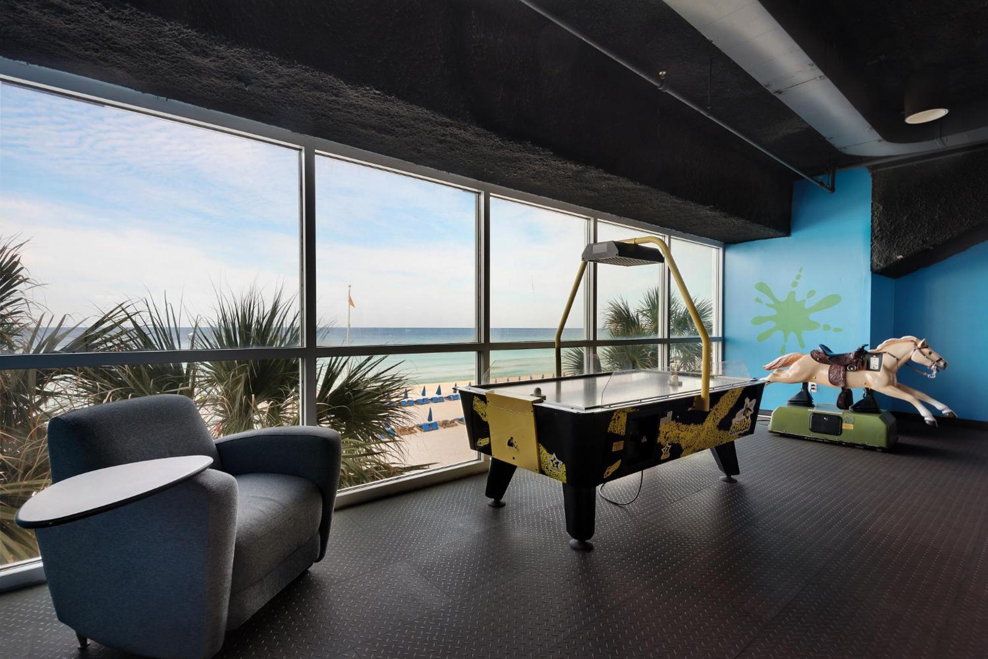 Gulf Front! 2 Bedroom 2 Ba! 11Th Floor Condo + Condo Amenities! Panama City Beach Exterior photo